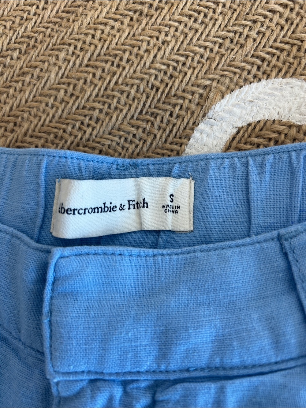 Abercrombie & Fitch Sky Blue Linen-Blend Pleated Shorts - Picture 2 of 5